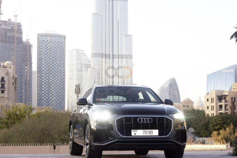zwart Audi Q8 2019 for rent in Dubai 7